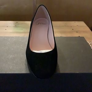 Never worn crew black suede pumps size 8